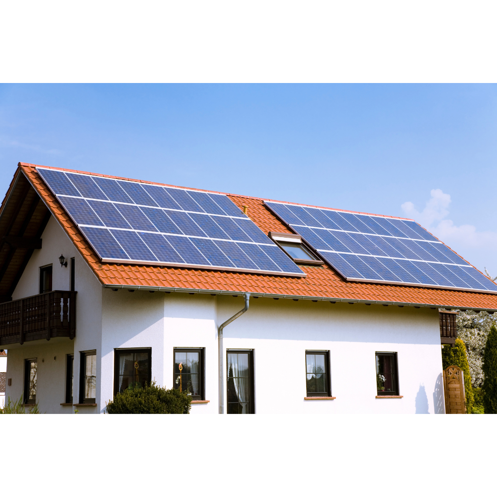Dom z panelami solarnymi